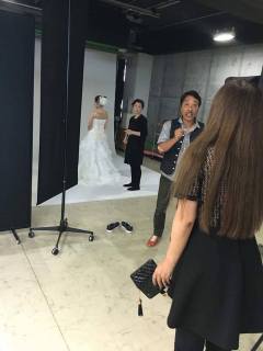 カメラマンさんと真剣に打ち合わせ