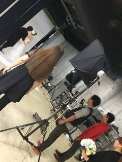 モデルさんのポージング指導中かしら？